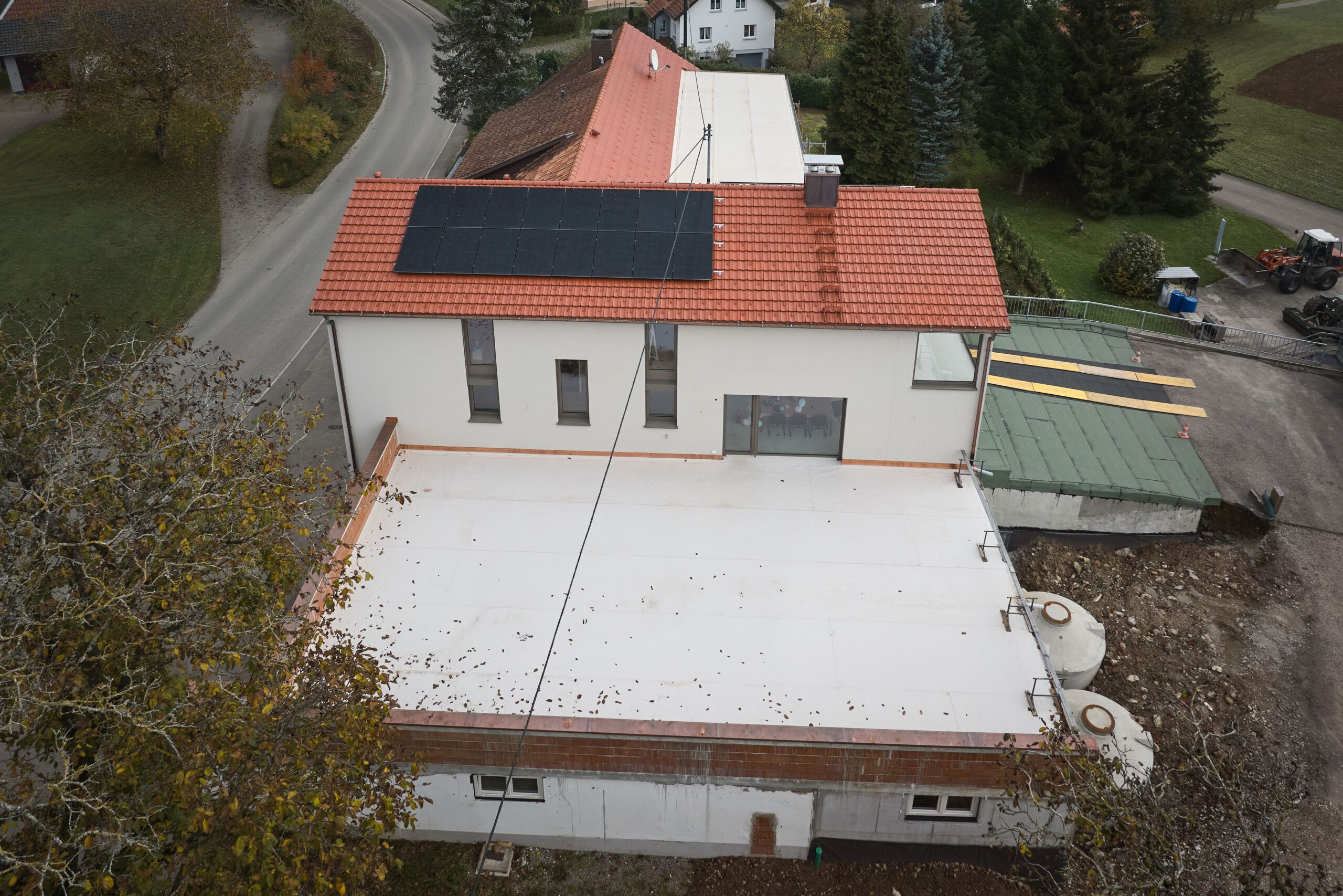 Baustelle Anbau an Einfamilienhaus von der Seite